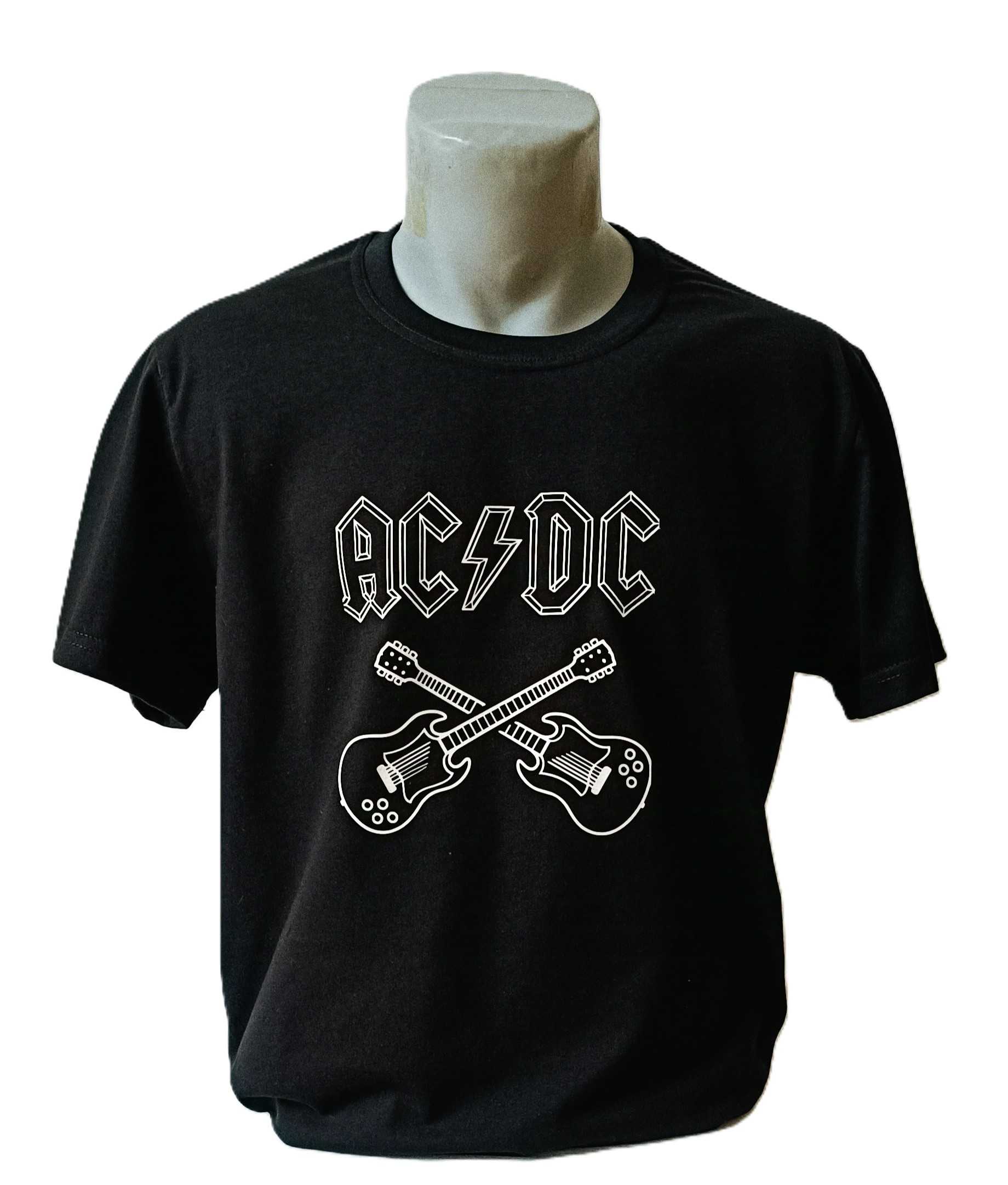 Тениска около врата-щампа „AC-DC“